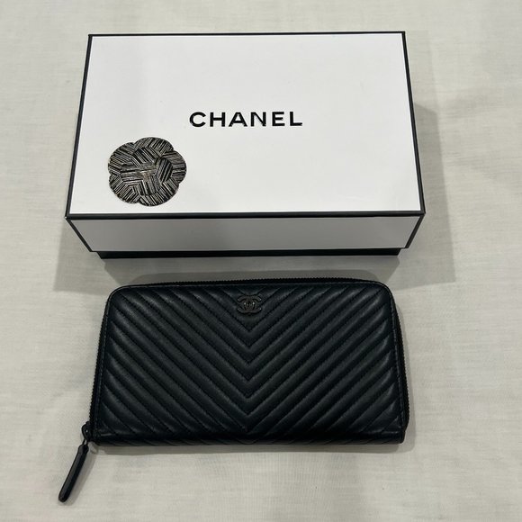 NEW *RARE* Chanel Chevron Wallet Black/Black Lambskin - Picture 10 of 10